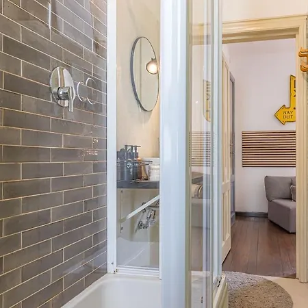 Ferro House كومو